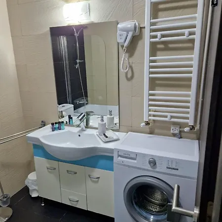 Adina Apartment *